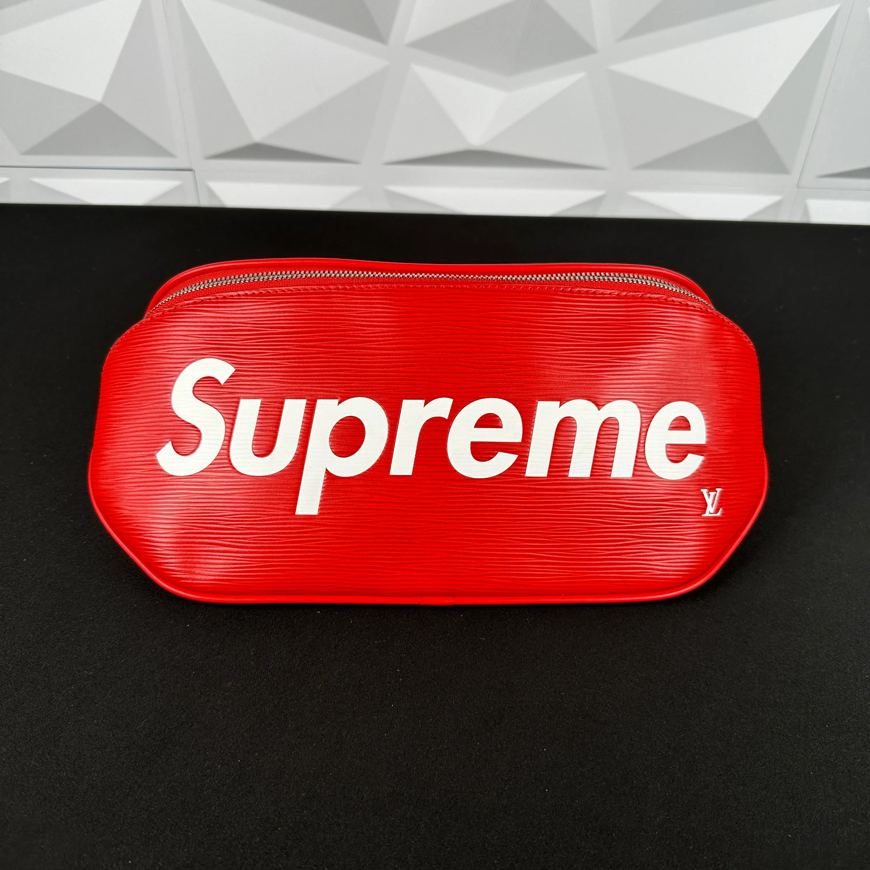 Pre-owned 1 Belt Bags Louis Vuitton x Supreme Red Epi Bum Bag (NZ1197)E