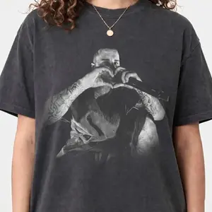Bieberchella Heart Shape Hand Sign Shirt, Music & Arts Festival T-Shirt, 90s Graphic Tee, Gift For Fan