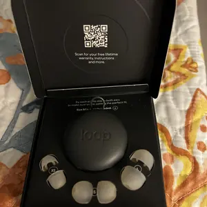 Loop, Experience 2 Earplugs, Live Music & Events, Stylish 17 dB Noise Filtering with Certified Hearing Protection, 1 Pair + Case