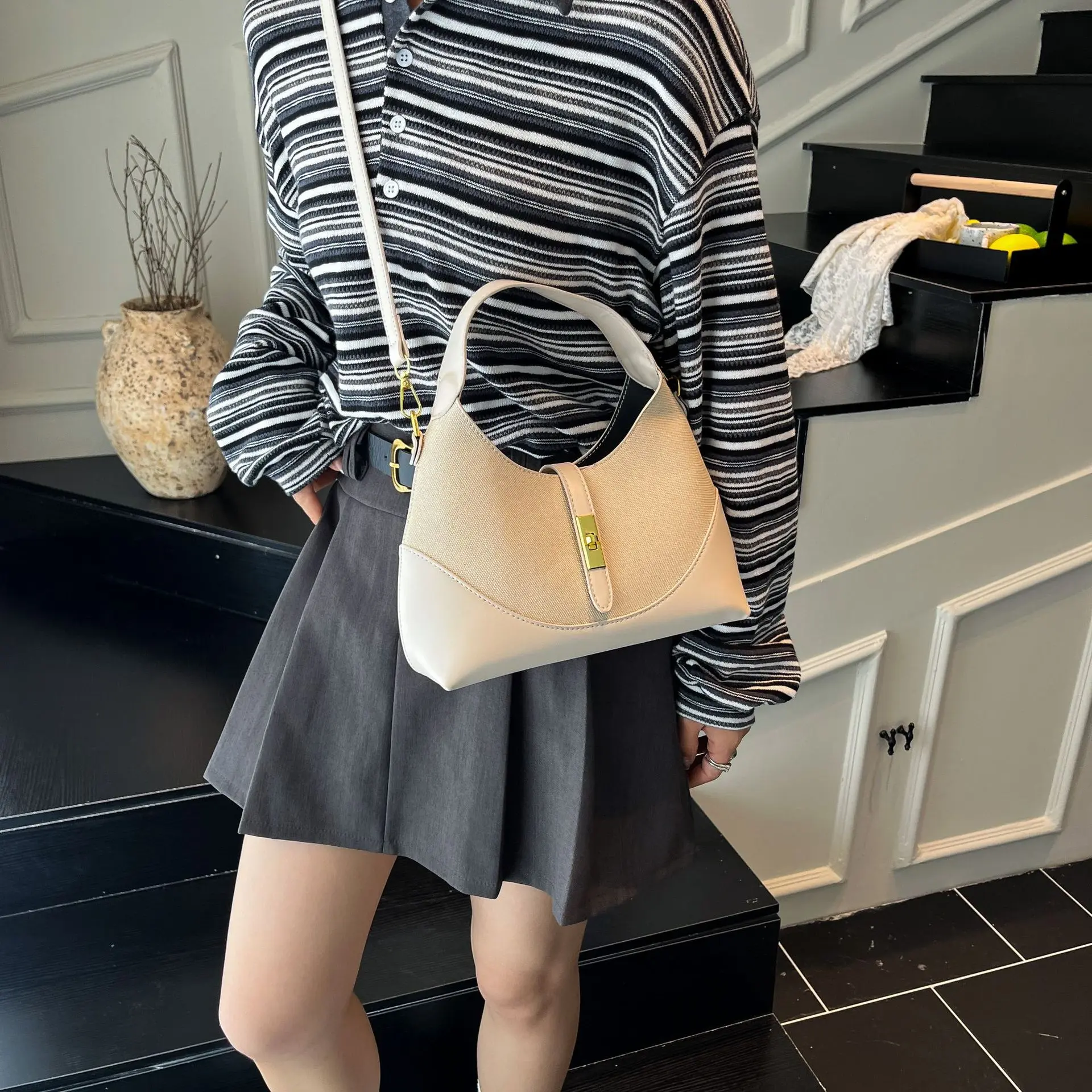 High-end, contrasting color, niche design women's bag, 2026 new model dumpling bag, versatile for commuting, can be used as a handbag, crossbody bag, or underarm bag tote