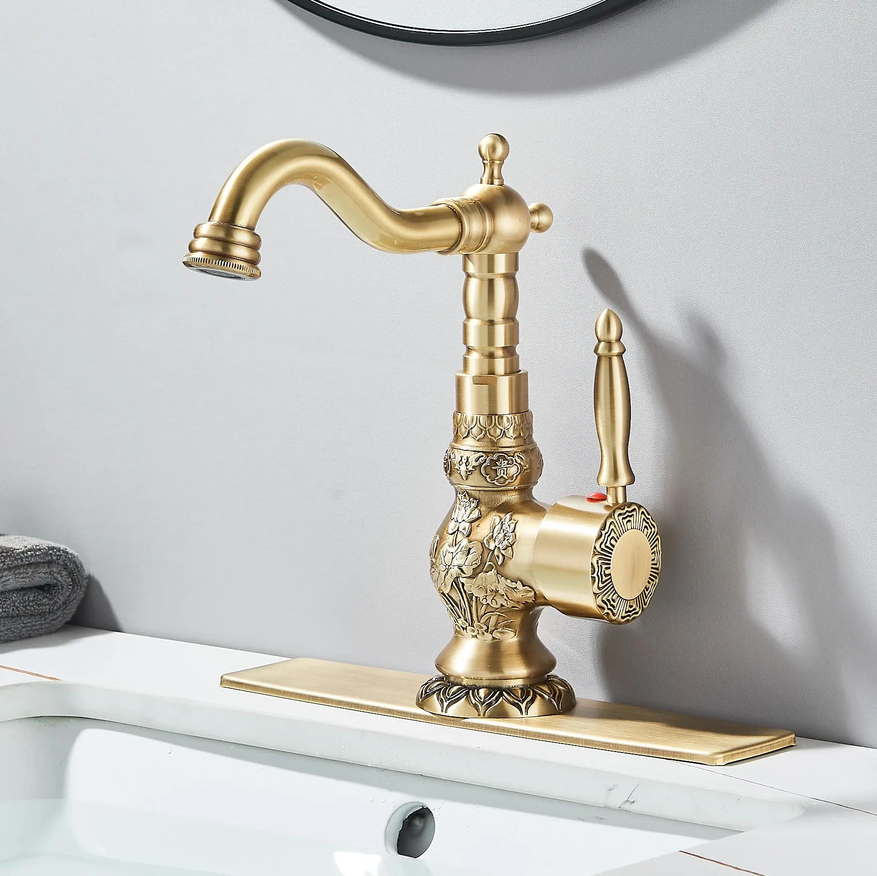 Antique-Style Brass Basin Mixer Tap - Single-Handle Hot/Cold High Arc Faucet, 360-Degree Swivel Washbasin Faucet, Carved Detailing, Pop-Up Drain with Overflow Protection for Bathroom Washbasin