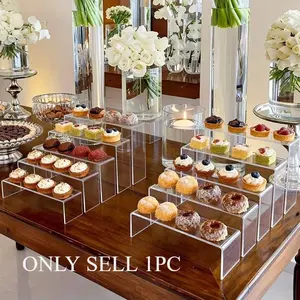 Acrylic display stands, food service counter display stands, dessert table stands, transparent food storage racks, acrylic display stands, suitable for showcasing models, cupcakes, jewelry, perfume, and more, available in multiple sizes.