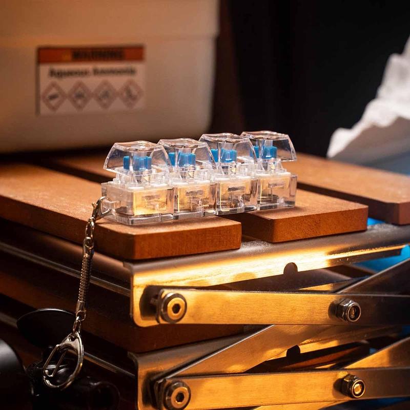 Keyboard Fidget Toy for Adults Fidget Clicker Decompression Fidget Keychain Stress Relief Presents for Adult to Relief Stress Pass The Time（Black and White）