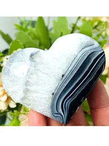 1pc Natural Black Crystal Agate in The Shape of a Heart | Black Agate Combined with White Quartz Crystal - an Ideal Present for Loved Ones, Perfect for Occasions Like Valentine'S Day And Christmas