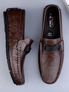 The new soft-soled, comfortable and high-end loafers are versatile men's casual leather shoes Slip On Shoe. They are plain and lightweight flat shoes