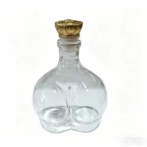 Funny boot-shaped whisky decanter, novelty alcohol bottle for bar and home decoration, perfect funny gift for whisky enthusiasts