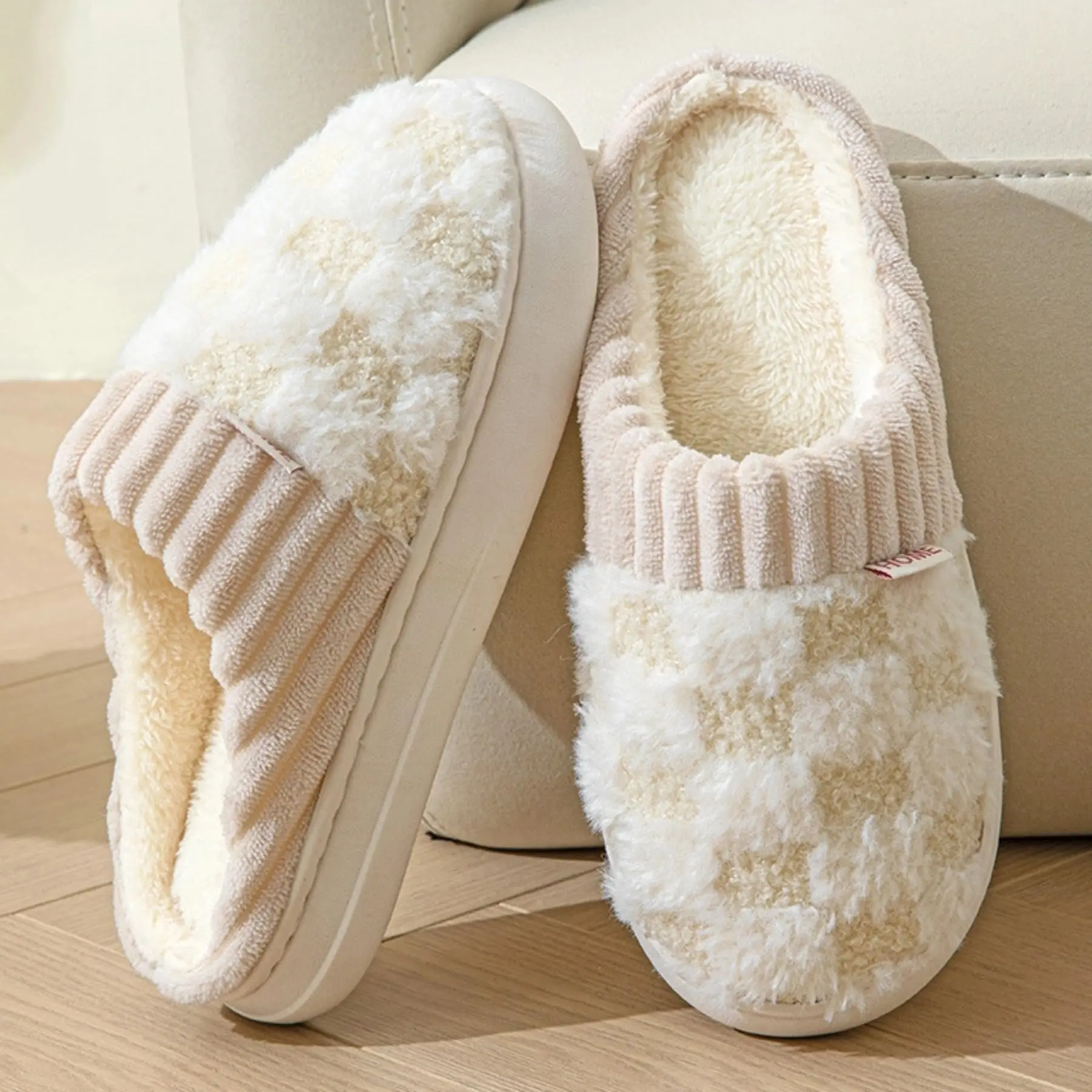 Women's Fuzzy Slippers for Women, Cozy Plush House Slippers, Non Slip Indoor Outdoor Slide Sandals, Cute Checkered Fluffy Winter Bedroom Shoes