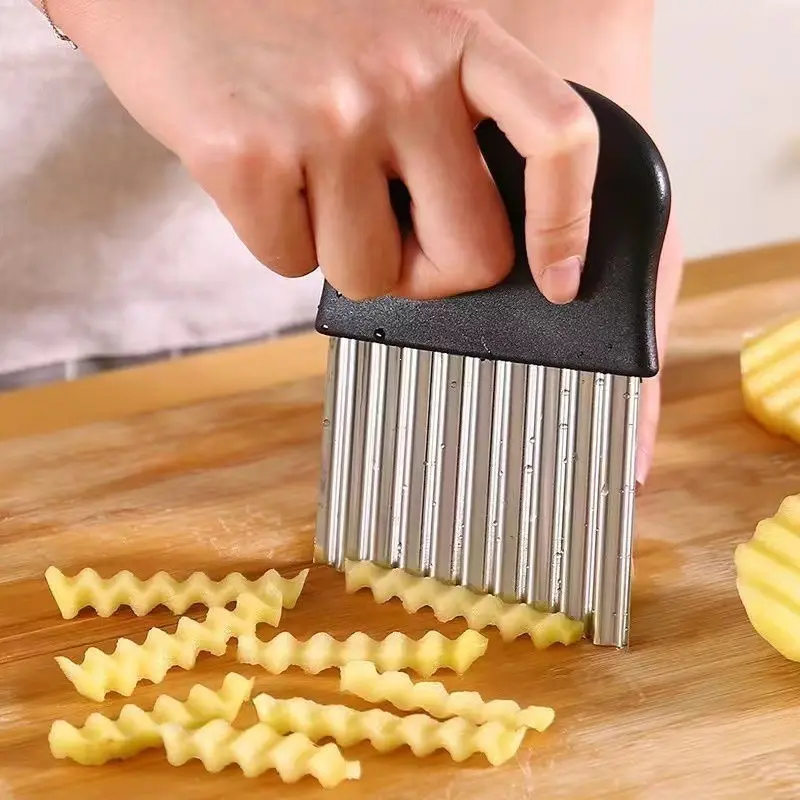 3 Pack Stainless Steel Crinkle Cutter Handheld Wavy Potato Slicer Multipurpose Wave Fry Cutting Tool Corrugated Veggie Chopper for Potato Carrot Cucumber Decorative Kitchen Gadget