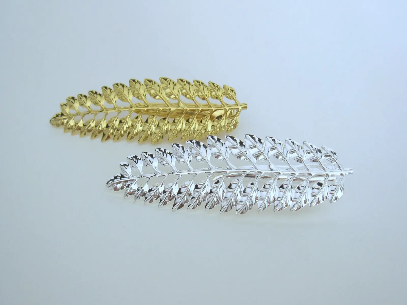 Shiny gold or silver metal leaf alligator hair clip for fine thin hair