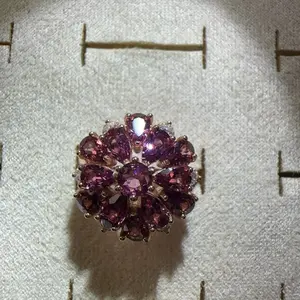 <PingEast jewelry > 925 Sterling Silver Rose Gold-Plated Statement Ring, set with 13 Natural Rhodolite Garnets in a Large Floral Design