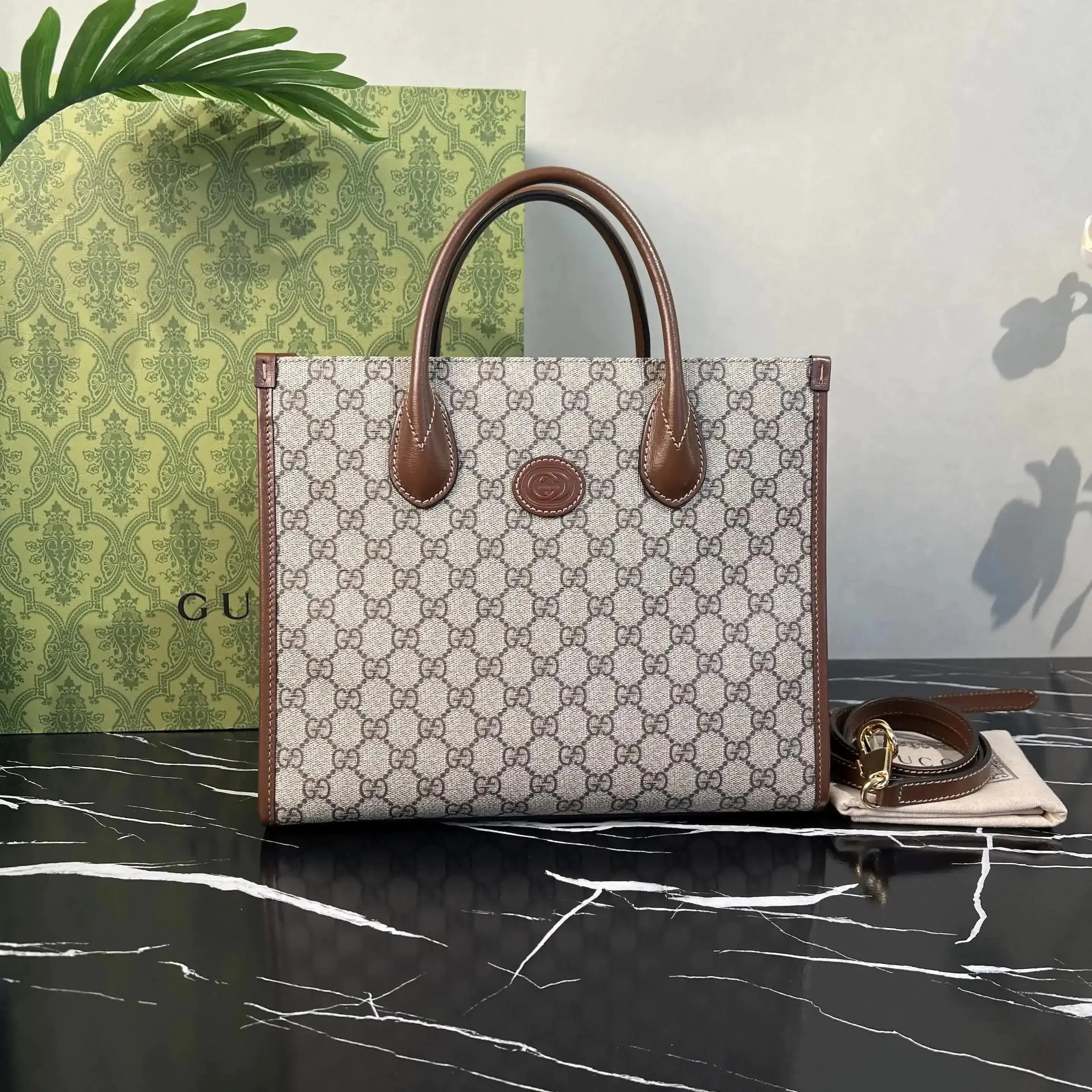 Pre-owned GUCCI Tote, Dark Brown with Brown 0720 dina/C8353620825