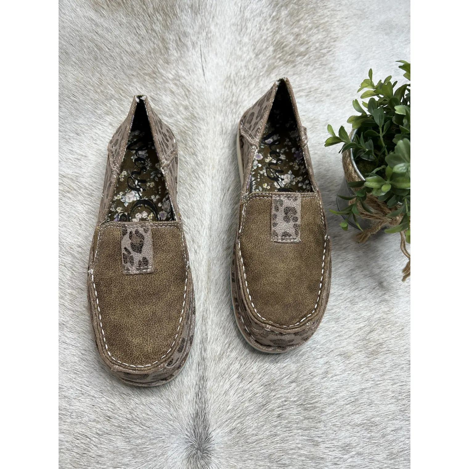 Women Shoes Millie Taupe