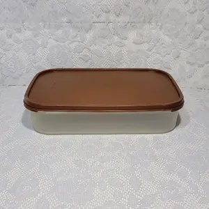 Vintage Tupperware 1608-1 Rectangle Storage Container Brown Lid 8.5 Cups/2 Liters