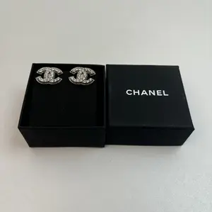Pre-owned CHANEL EARRINGS NEW YEAR DEAL