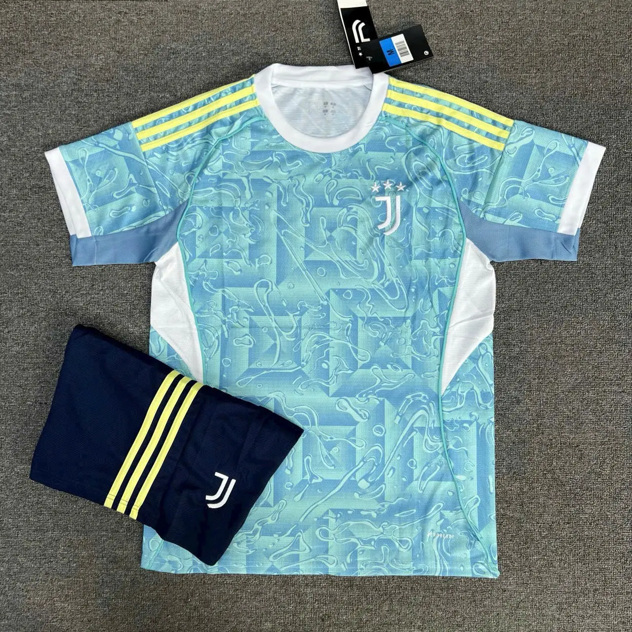 Lightweight Blue Juventus Away Football Shirt – 2025/26