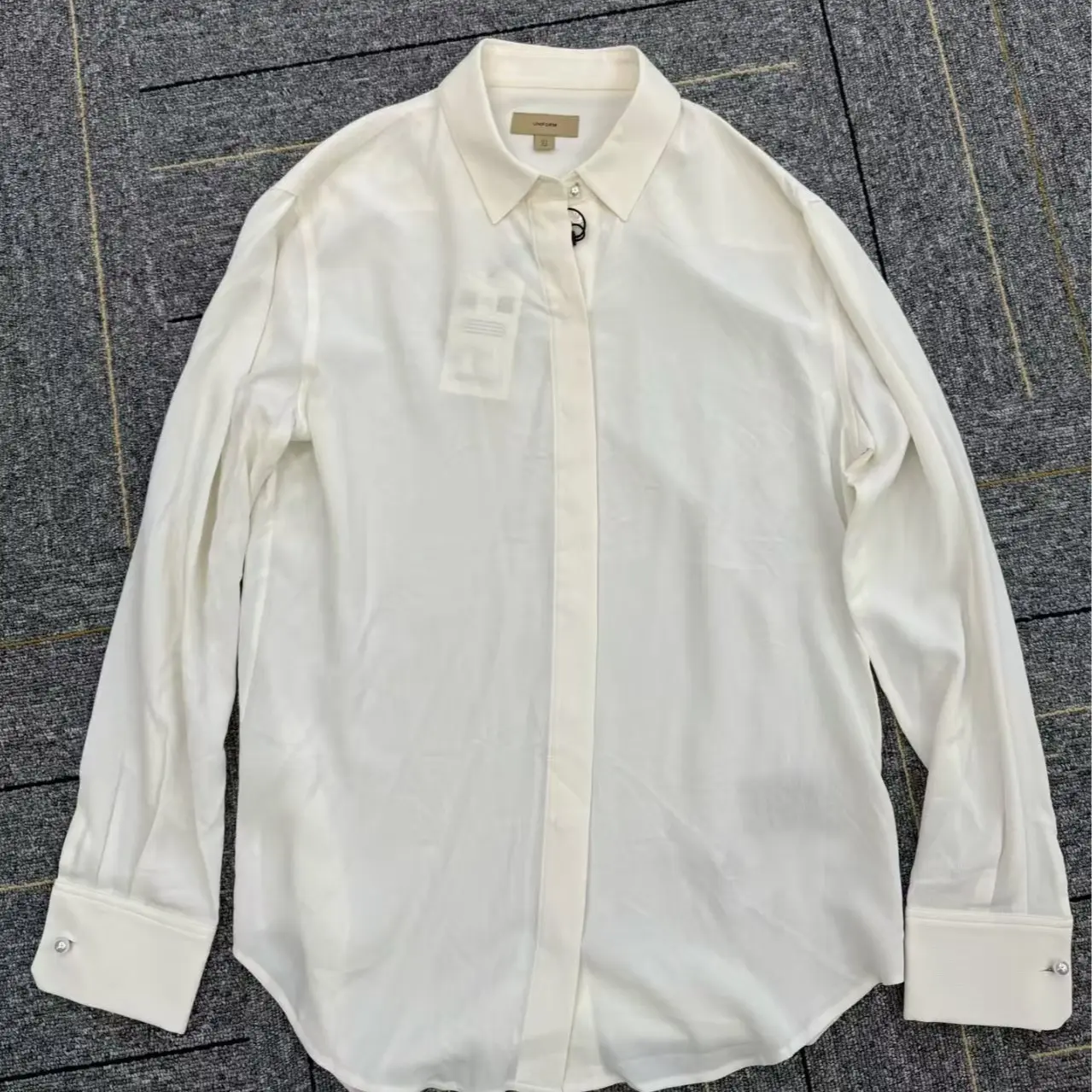Pre-owned Burberry White Shirt for Women – Classic Designer Button Up Top N24158831