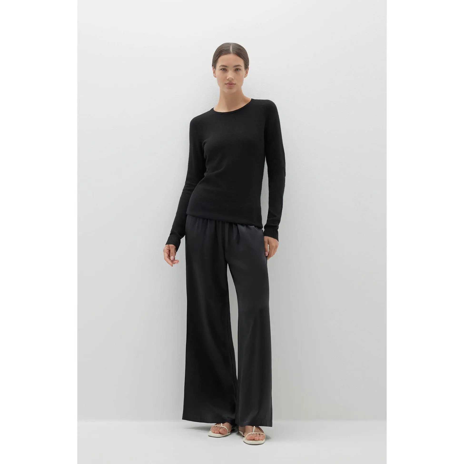 ADDY CREWNECK CASHMERE SWEATER