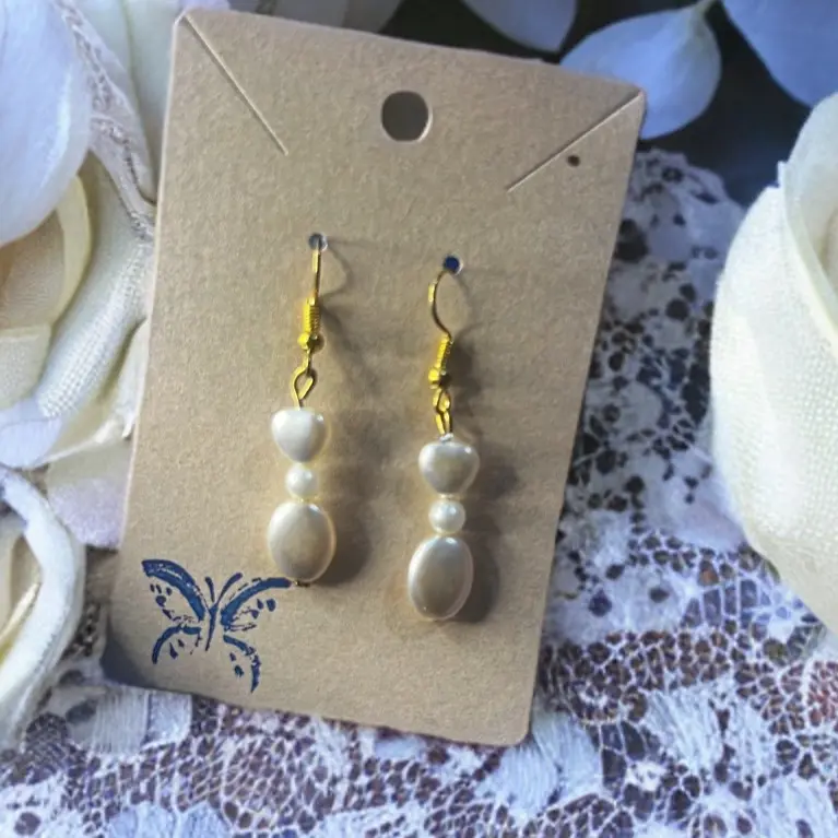 Beige dangling earrings