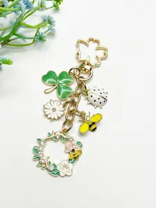 Countryside Style Keychain for Bags with Flower Ring, Bee Clover Four-Leaf Bag Accessory, Cute Insect Plant Pendant, Wallet Phone Charm, Gift Idea