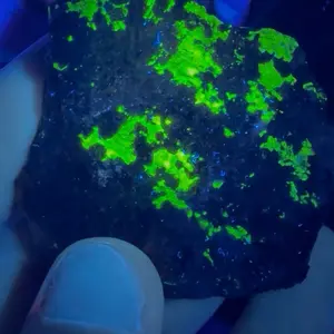 Willemite & Franklinite Raw Crystal - UV Reactive Fluorescent Mineral, Glows Bright Green Under Longwave UV Light