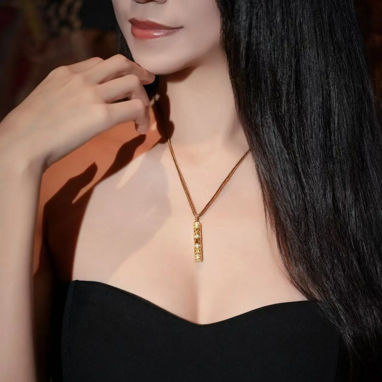 Takulo Gold Guardian Amulet - Adjustable Eastern Heritage Guardian Amulet Stylish Jewlry for All Occasions Symbol of Peace and Wisdom