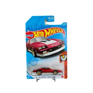 Hot Wheels ‘85 Chevrolet Camaro Iroc-z Muscle Mania 1:64 Diecast Car