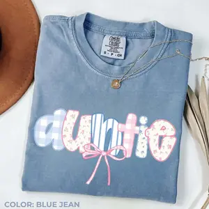 Comfort Colors Auntie Shirt, New Aunt Gift, Aunt Tshirt, Coquette Bow Auntie Shirt, Gift for Aunt Tee, Pregnancy Announcement For Aunt - AMBER