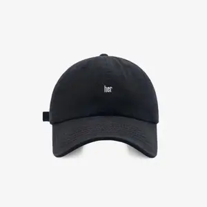 Unisex baseball cap with embroidered lettering, soft form