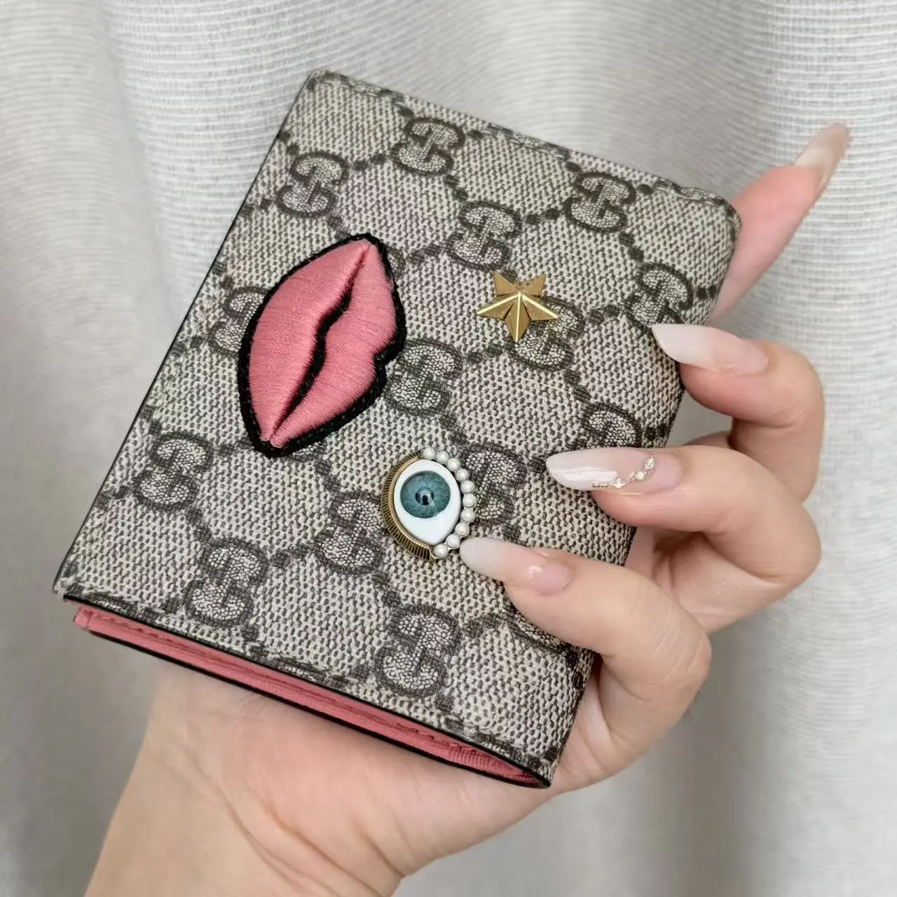 Pre-owned GUCCI Pre‑owned GG Supreme Eyes Lips Stars Compact Wallet