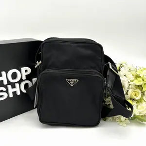 Pre-owned PRADA As Shown Messenger Bags Re Nylon and Saffiano Leather Shoulder Bag pr5617fm