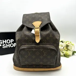 Pre-owned Louis Vuitton Leather Backpacks Montsouris Backpack 2101219028101