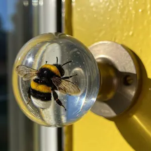 Vintage Floral Resin Cabinet Knobs with Animal Crystal Design Decorative Drawer Pulls for Closet Wardrobe Cabinets Elegant Hardware Handles