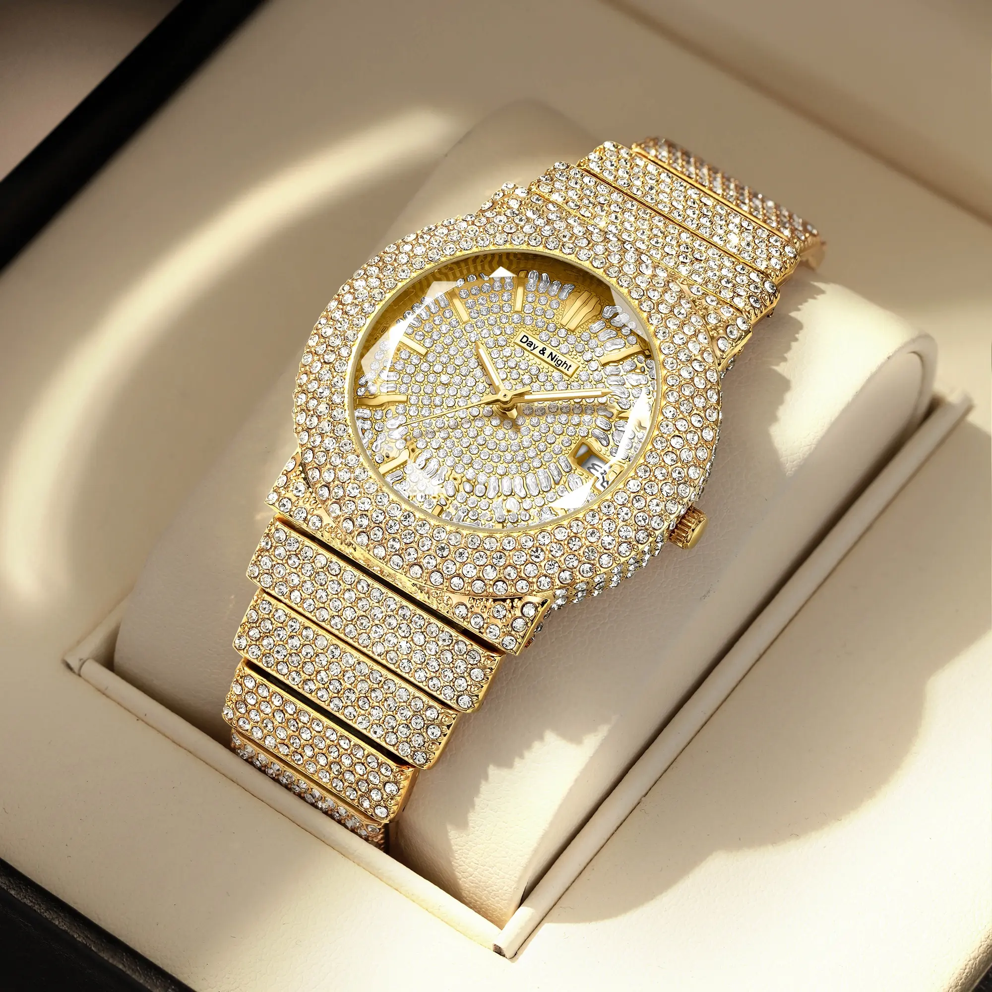 2026Iced Out Full Diamond Women Watch Gold Plated Hip Hop Bling Rhinestone Quartz Waterproof Wrist Watch gift choice business fashion wristwatch