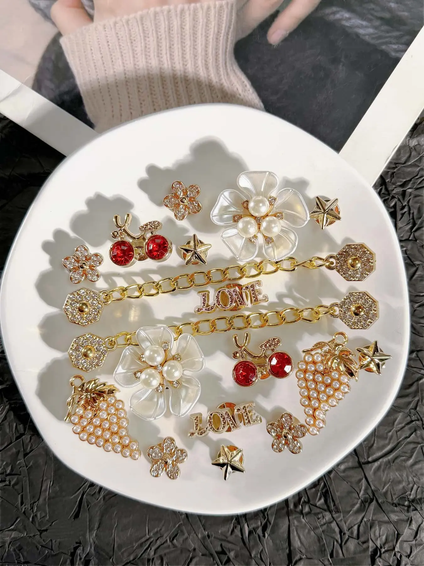 18 Piece DIY Detachable Abs Flower Chain Shoe Clips, Bling Shoe Charms, Shoe Decoration, Multifunctional Decorative Shoe Accessories for Women Sandals Slippers Beach Bags, Perfect Party Gifts