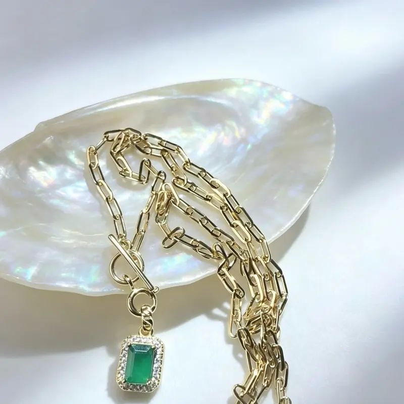 <PingEast jewelry > 925 sterling silver necklace with a 5×7 mm square-cut natural Colombian emerald pendant, accompanied by a certificate