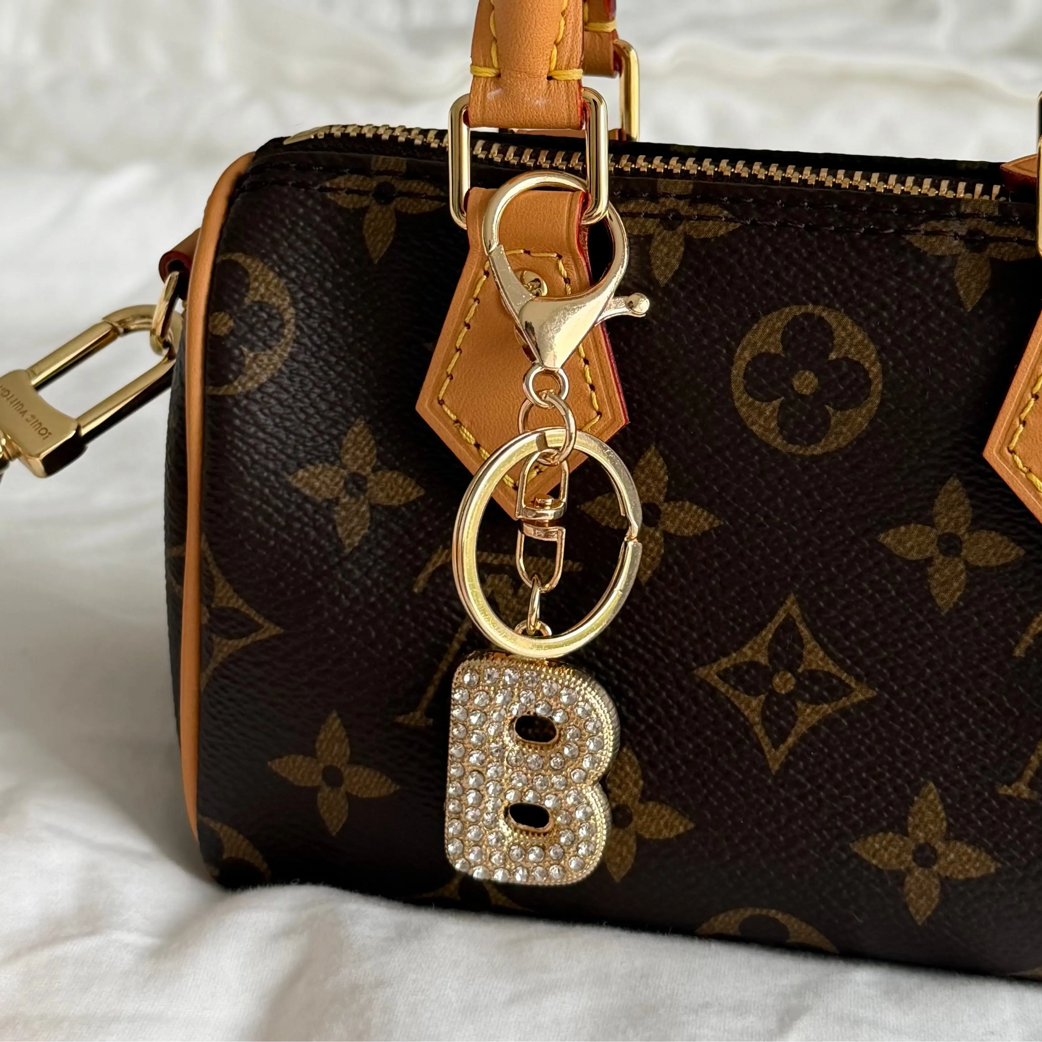 EVRY JEWELS Women's Adore Me Bag Charm