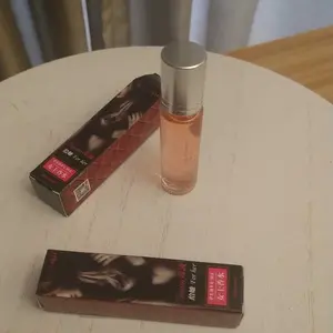 2 Pcs Women's Feromon Perfume, Long-Lasting Rollerball Scented Oil Fragrance, Elegant Alluring Fragrance, Portable for Dates and Daily Wear, Perfume Oil Set