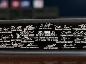 LA 2025 WS Back-to-Back Champions Team Signature Maple Bat