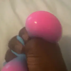 NeeDoh Color Change - Sensory Toy with Fun Dough Filling - Surprise colors appear when squished - Ages 3 and up - One randomly selcted piece