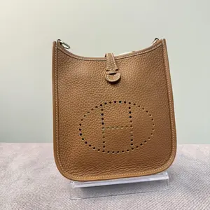 Pre-owned HERMÈS Leather tote bags Hermes Mini Evelyne Taurillon Clemence Brown (lb031926o8)