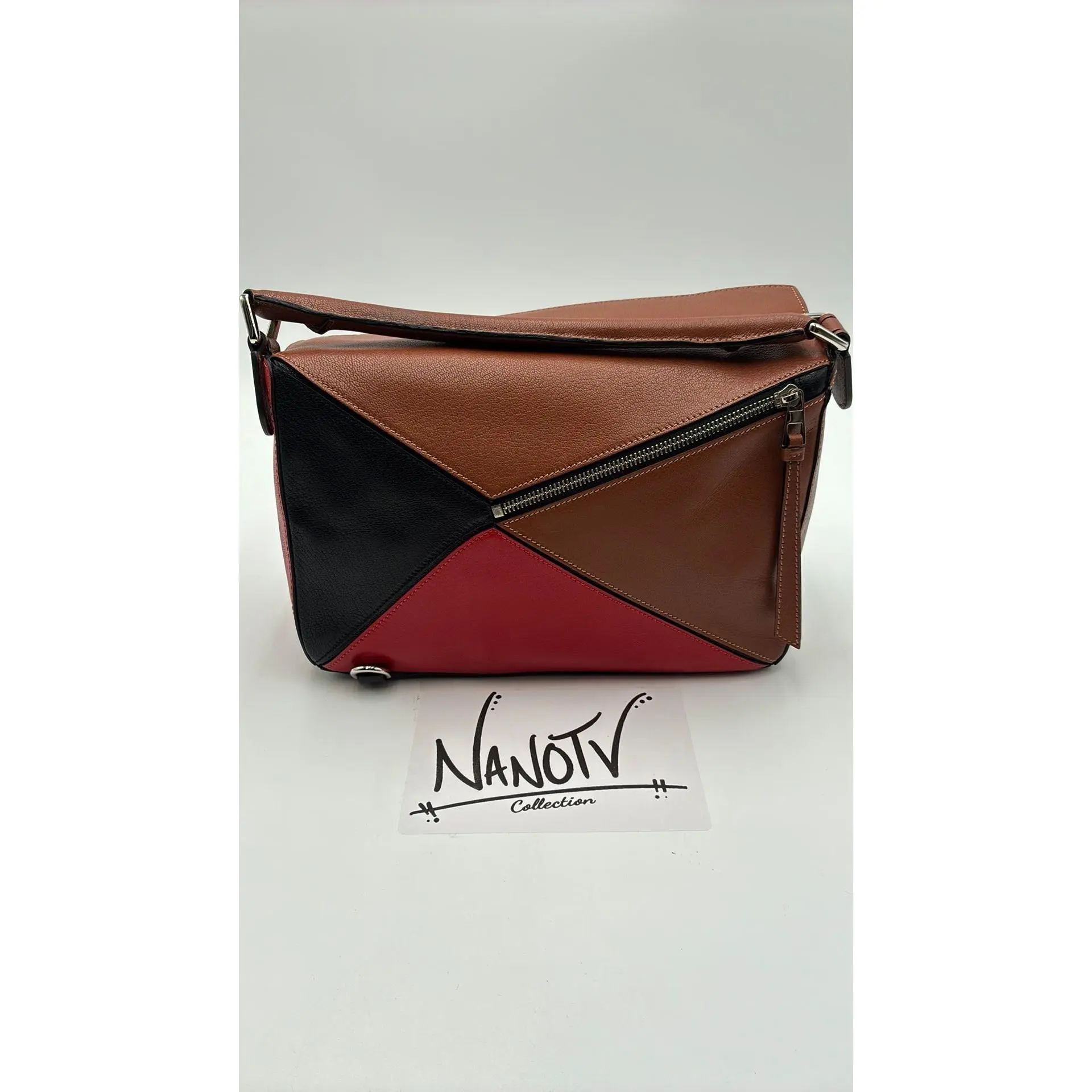 Pre-owned Leather Luxury Bags & Accessories Loewe Puzzle Shoulderbag, Saddle Brown/ Red Date Code: 011602