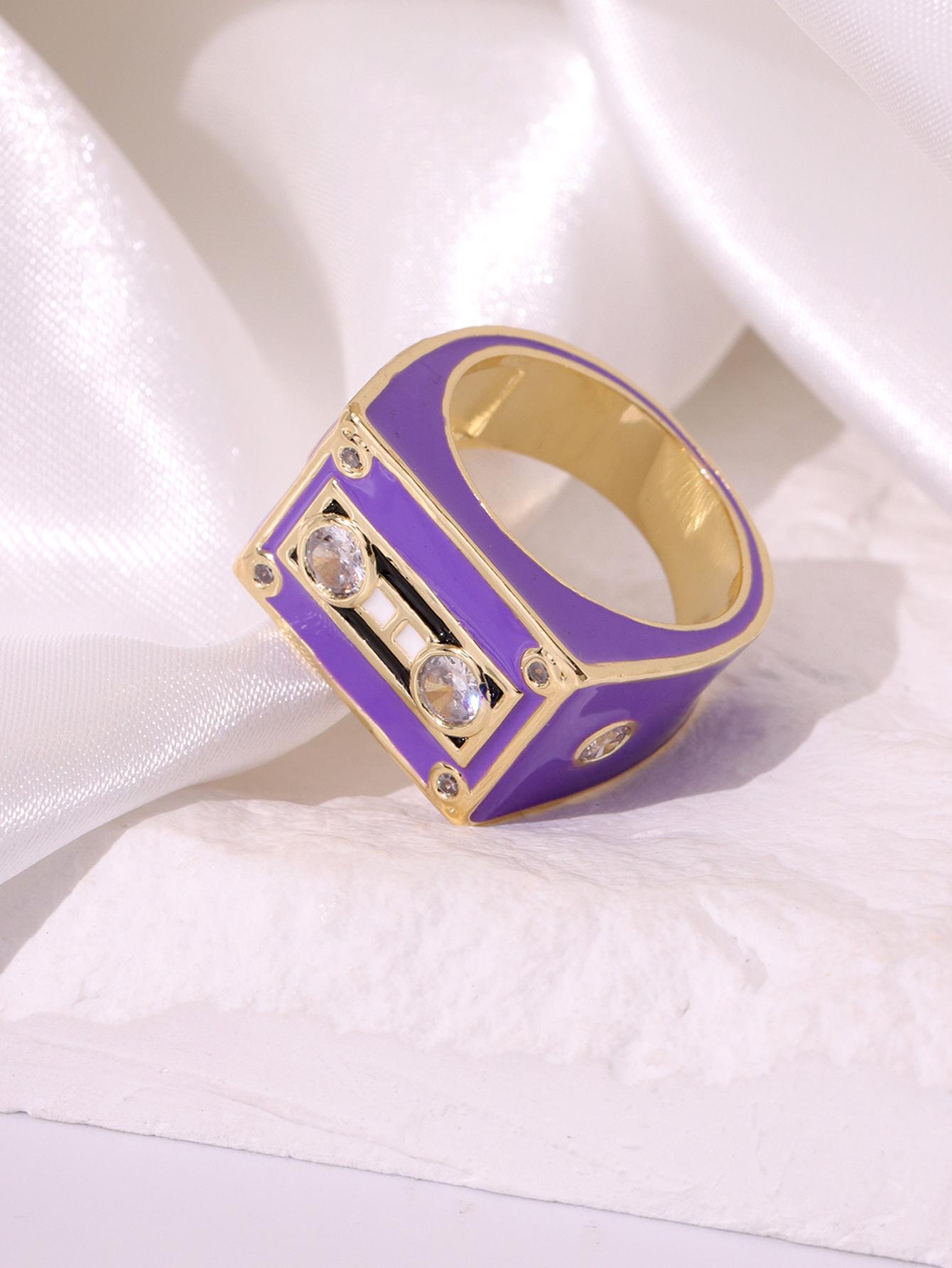 A fun and creative design with a simple, personalized, trendy, and fashionable multi colored square magnetic tape set with diamonds, suitable for daily commuting, holidays, parties, and women's rings