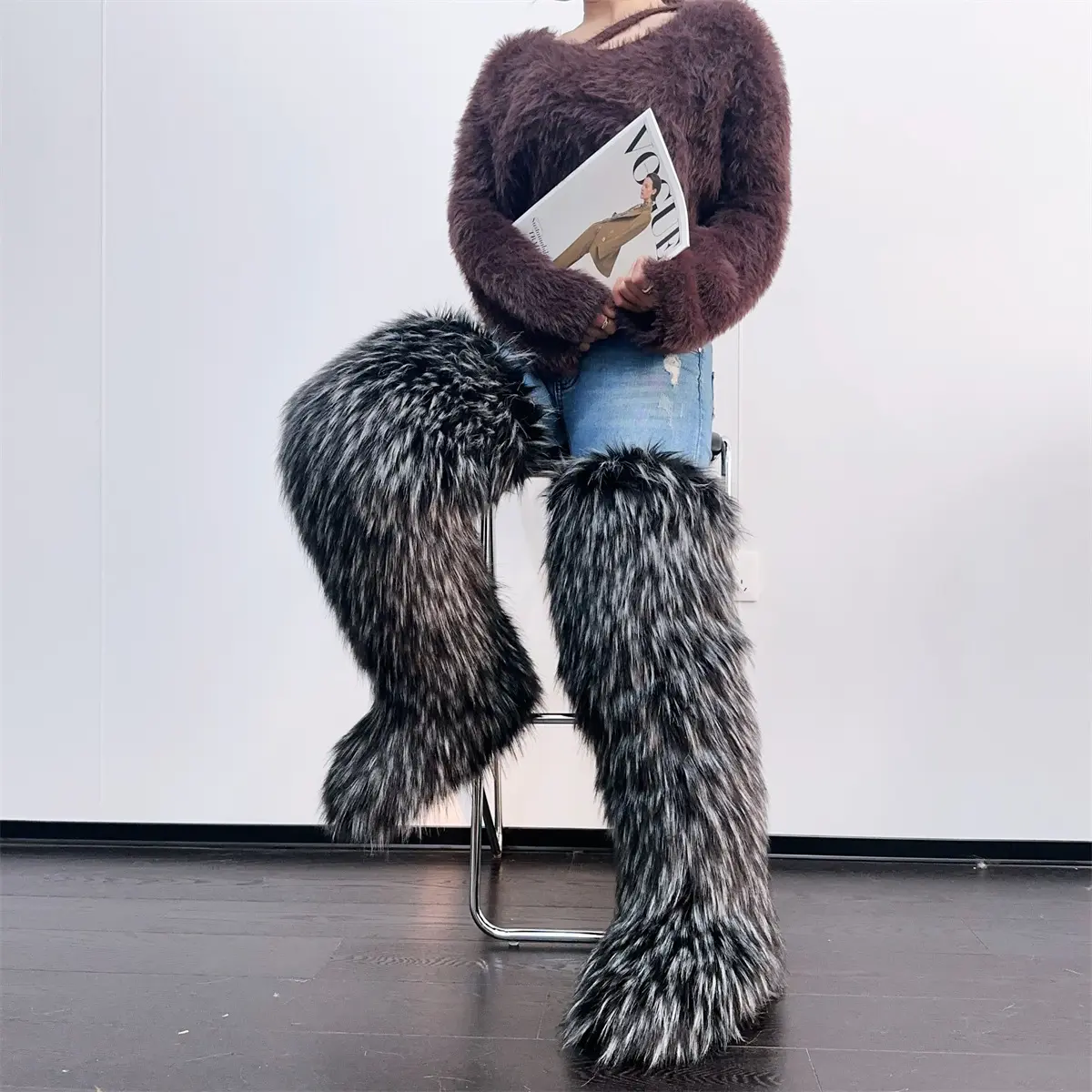 72cm thick raccoon fur with black base a
