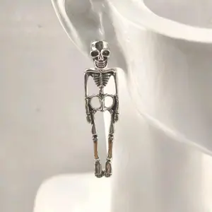 1pair Halloween Skull Earrings, Dark Skull Shape, Movable Bone Joint Design, Silver Distressed Texture, Cool Personality, Statement Earrings, Suitable For Punk Style Wear, Can Be Given To Family, Lovers, Halloween Personalized Gifts