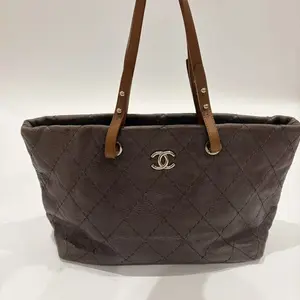 Pre-owned CHANEL Glazed Quilted Leather Tote Bags On The Road Tote Bag – Dark Brown Quilted Glazed Leather