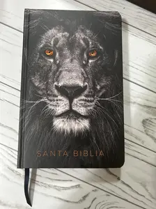 Biblia RVR 1960 letra grande tamaño manual, tapa dura León de Juda con índice / Spanish Bible RVR 1960 Handy Size Large Print Hardcover Lion of Judah with In (Spanish Edition) Hardcover