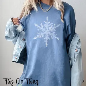 Fashionable Women's Snowflake Printed Distressed T-Shirt for Winter Wear