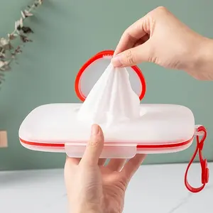 1 Pc Heart-Shaped Wet Wipes Case – Portable PP storage box with snap closure. Compact holder for wipes or masks, perfect for babies, kids and travel use, cute and convenient everyday organizer.