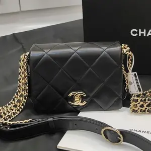 Pre-owned CHANEL Lambskin Shoulder Bags Black and Gold Waterfall Chain Shoulder Bag (Chip Design)