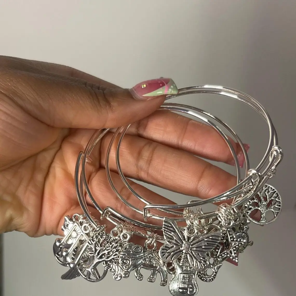 FASHIONABLE BANGLE BRACELETS FASHIONABLE BANGLE BRACELETS